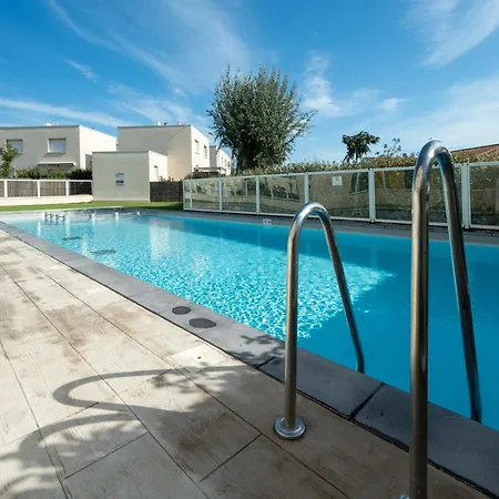 Villa In With Communal Pool *